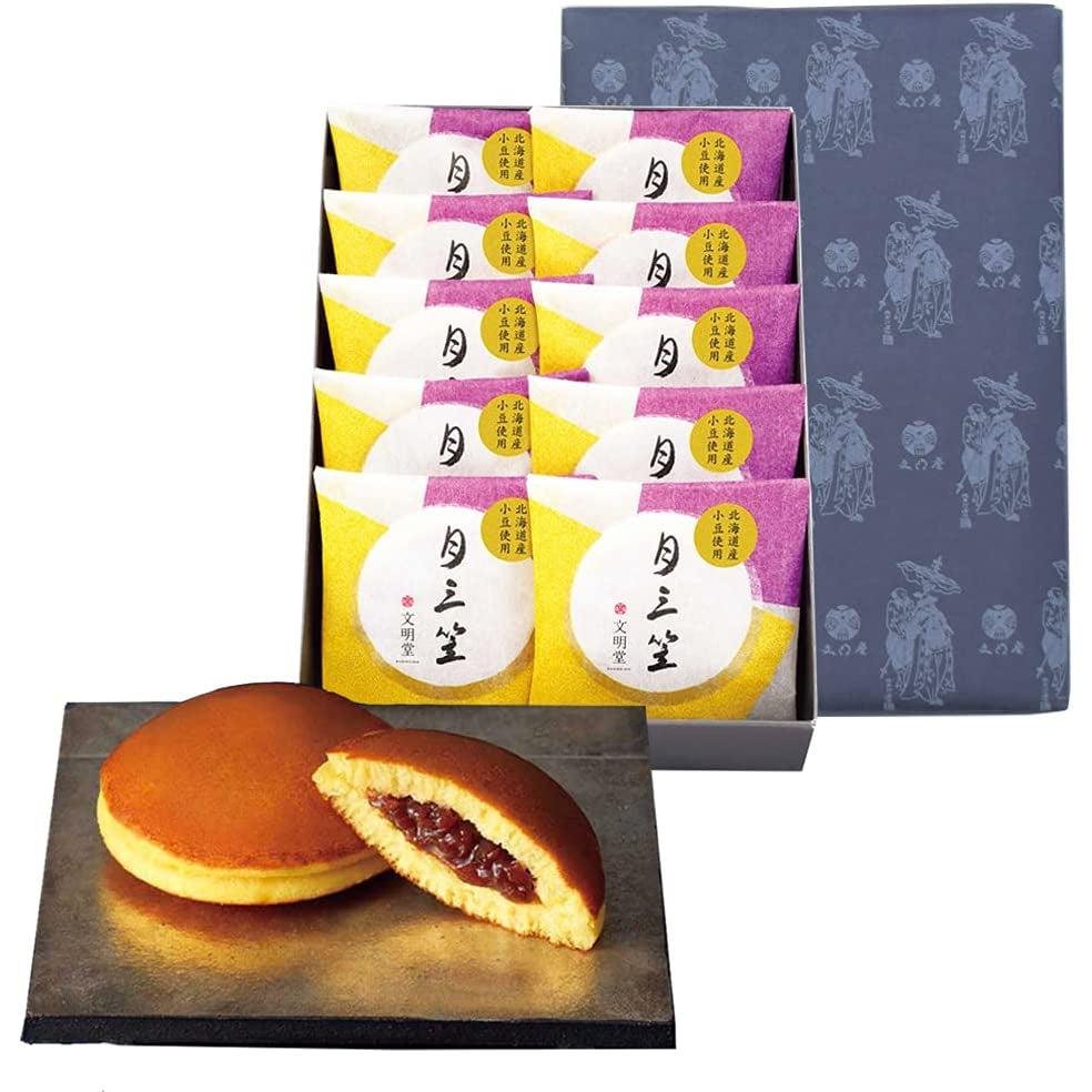 Opened Bunmeido Tsukimikasa Dorayaki revealing soft red bean filling