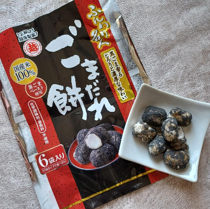 Funwari Meijin Kurogoma Black Sesame Mochi Puffs Snack 60g perfect for tea time enjoyment