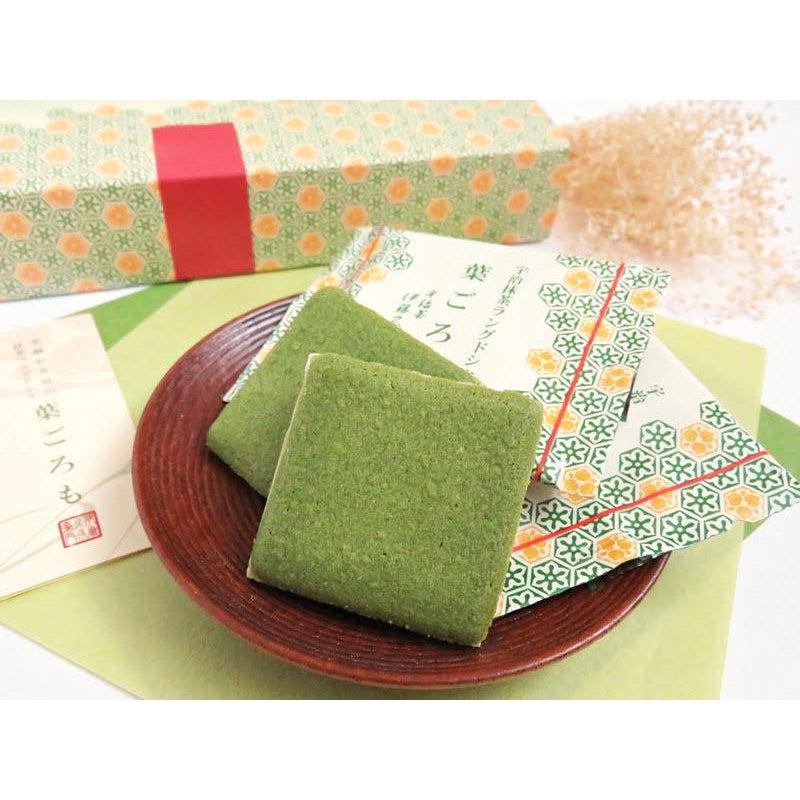 Close-up of Itohkyuemon Uji Matcha Langue de Chat Biscuit, 10 pieces, featuring crisp cookie and smooth matcha cream
