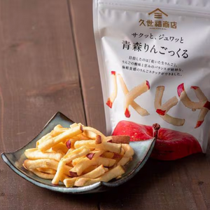 A pack of Kuze Fuku Shoten Aomori Apples 35 g x 3, natural dried apple slices snack