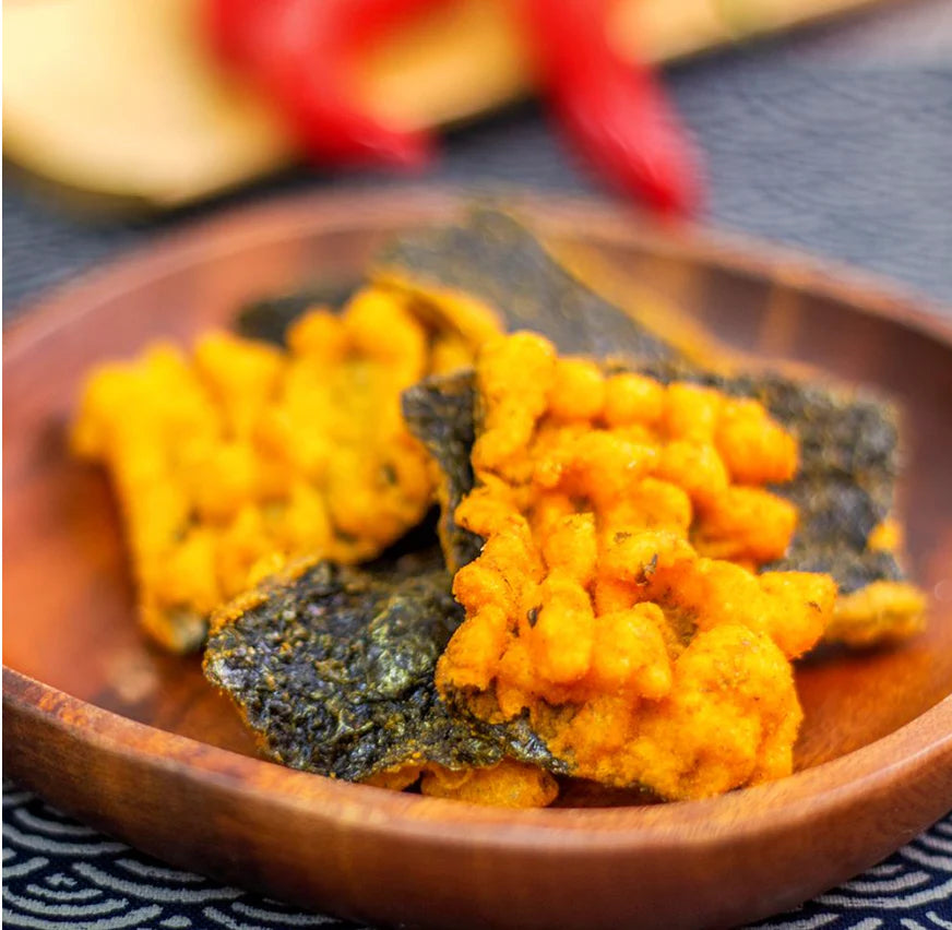 Close-up of Daiko Noriten Biriri Kun Extra Spicy Togarashi Tempura Seaweed Chips 70g (Pack of 12), featuring sansho pepper for tingling heat