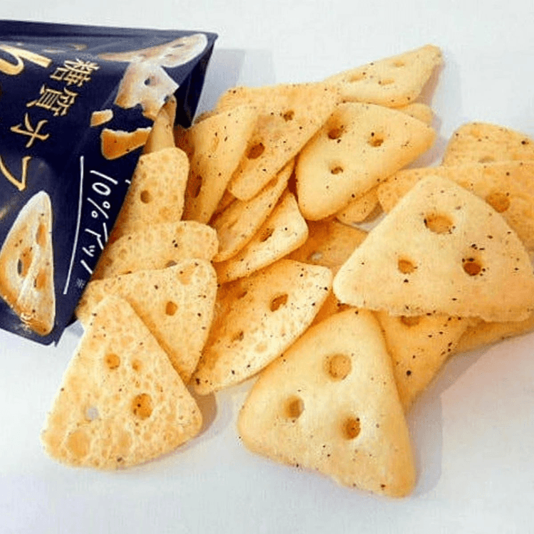 36g Glico Cheeza Low Carb Black Pepper Double Cheese Crackers (Pack of 10) with oven-grilled finish, offering savory balance for mindful eaters