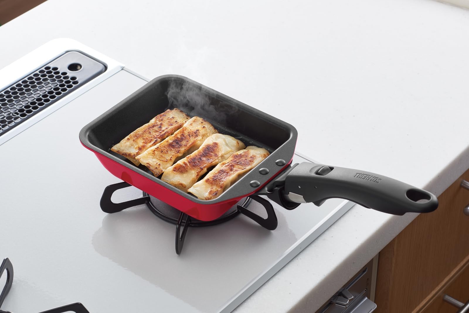 Thermos 15cm Red Durable Series Egg Frying Pan with Detachable Handle IH Compatible