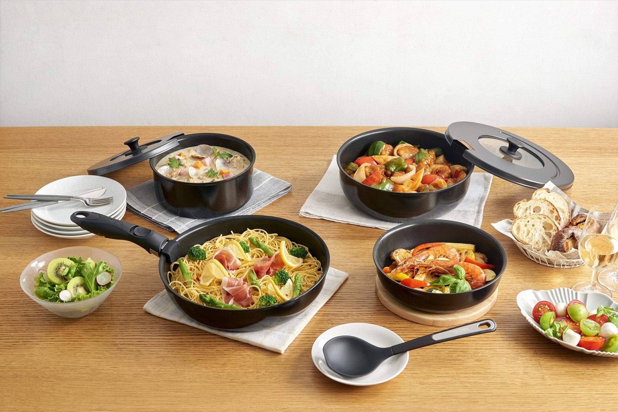 Thermos 26cm Black Frying Pan Durable Series with Detachable Handle IH Compatible