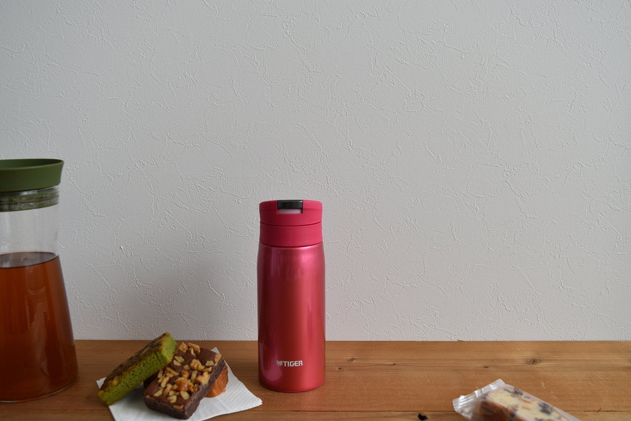 Tiger Sahara Mug 350ml Stainless Steel Lightweight Vacuum Flask Opera Pink