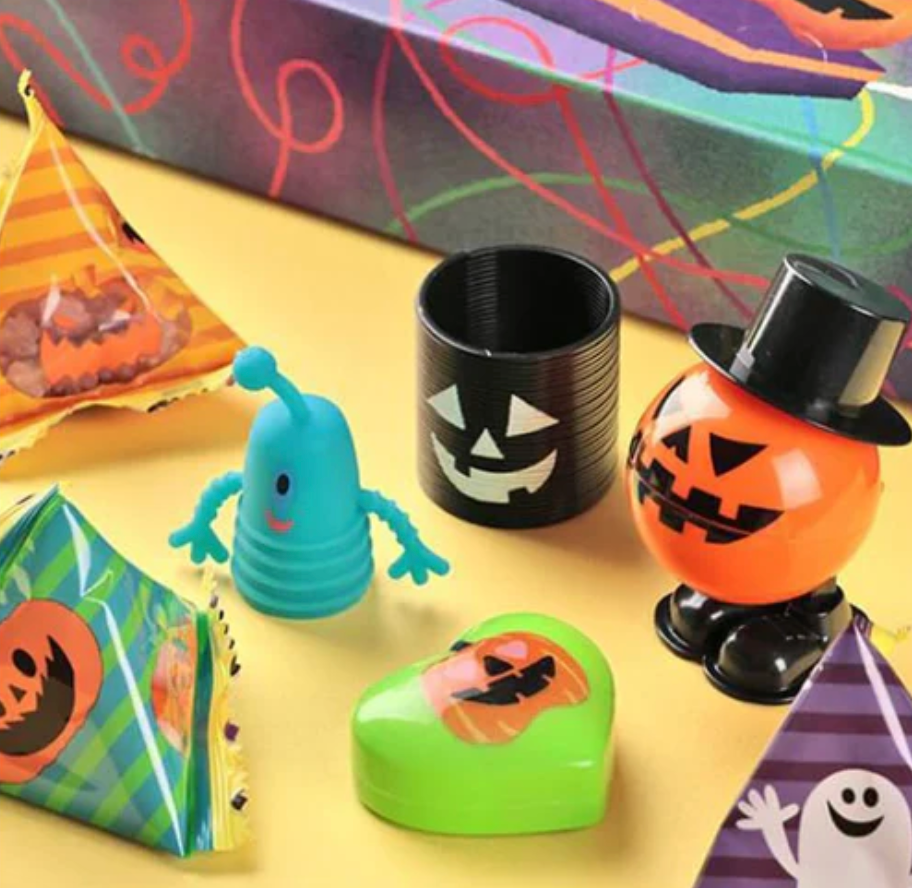 “Kaldi Halloween Lottery Toys Packs opened to reveal surprise toy inside”