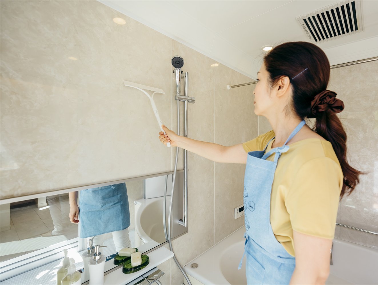 Yamazaki Sangyo 182503 Drainer Squeegee Basbon - Kun Stretchable Storage Suction Hooks Japan